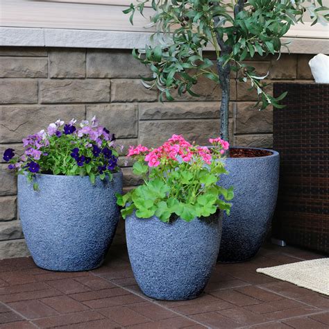 Pots & Planters 